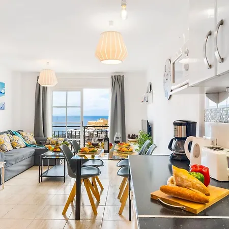 1314 Fabulous 2 Bedroom Roof Terrace *