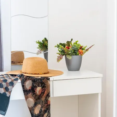 1314 Fabulous 2 Bedroom Roof Terrace *